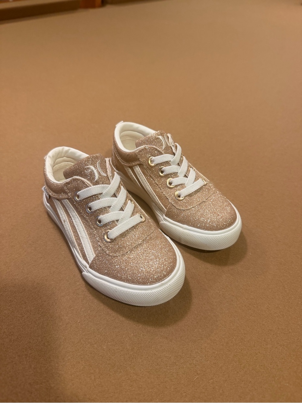 Hurley Kids Glitter Sneakers in Rose Gold and White